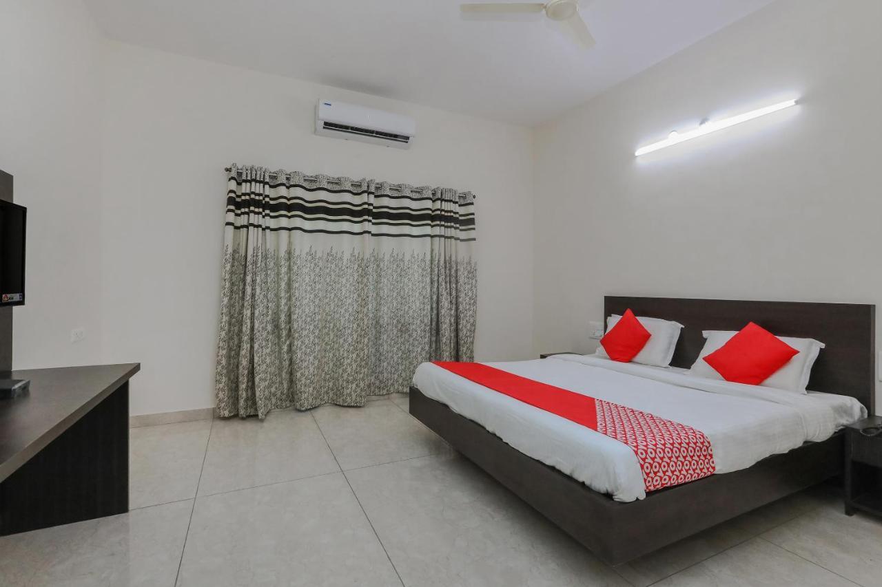 Oyo 22211 Shree Ankanatheshwara Residency Hotell Nanjangud Exteriör bild